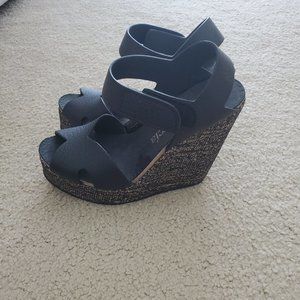 Black Wedges